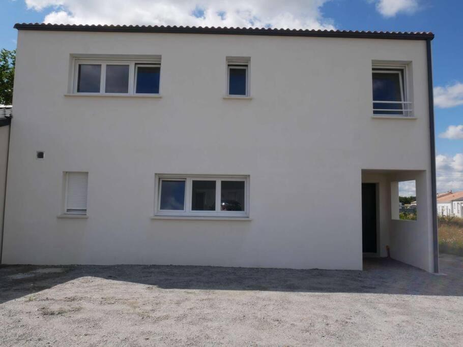 Studio Lumineux Avec Terrasse La Roche-sur-Yon Luaran gambar
