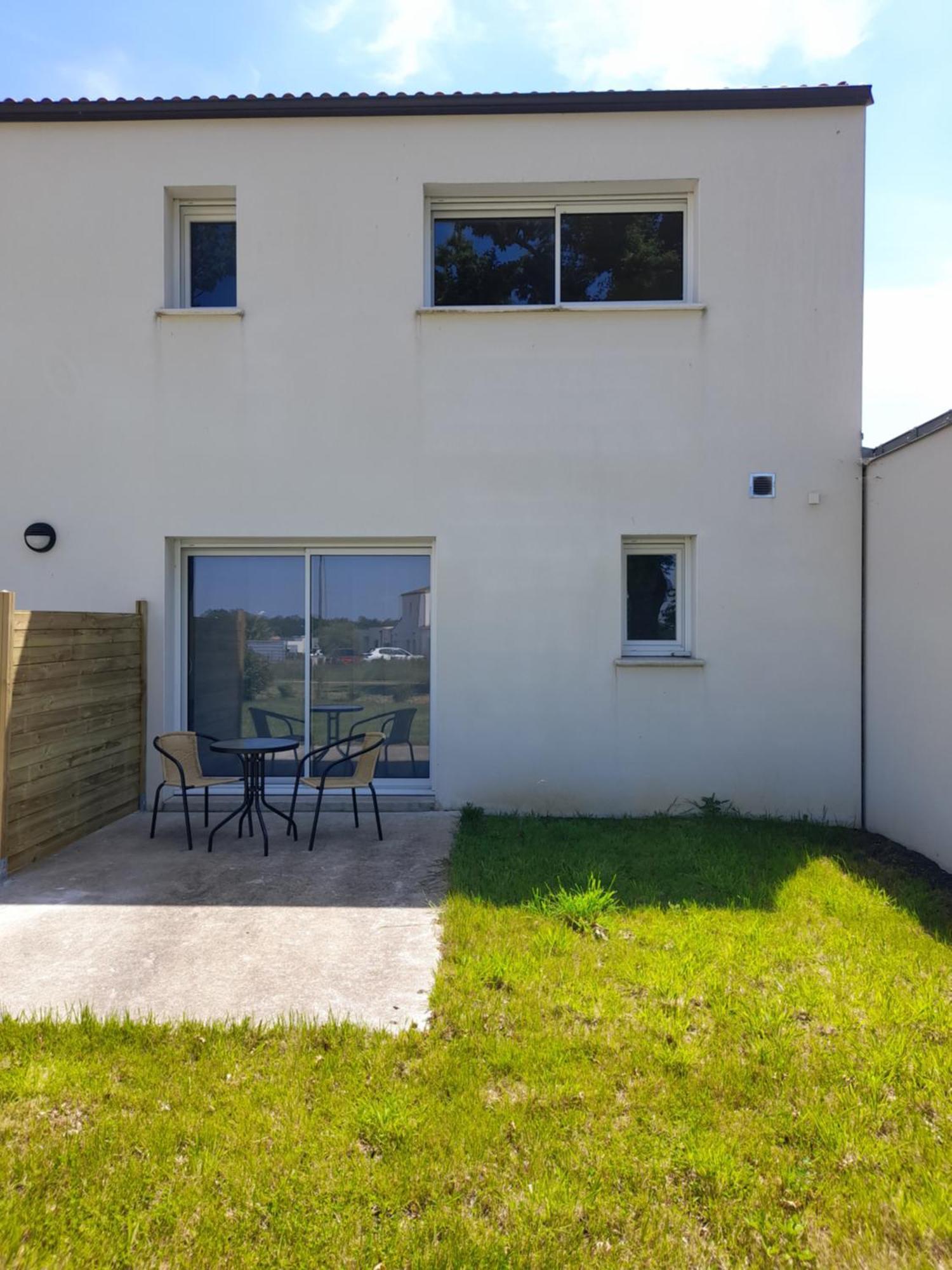 Studio Lumineux Avec Terrasse La Roche-sur-Yon Luaran gambar