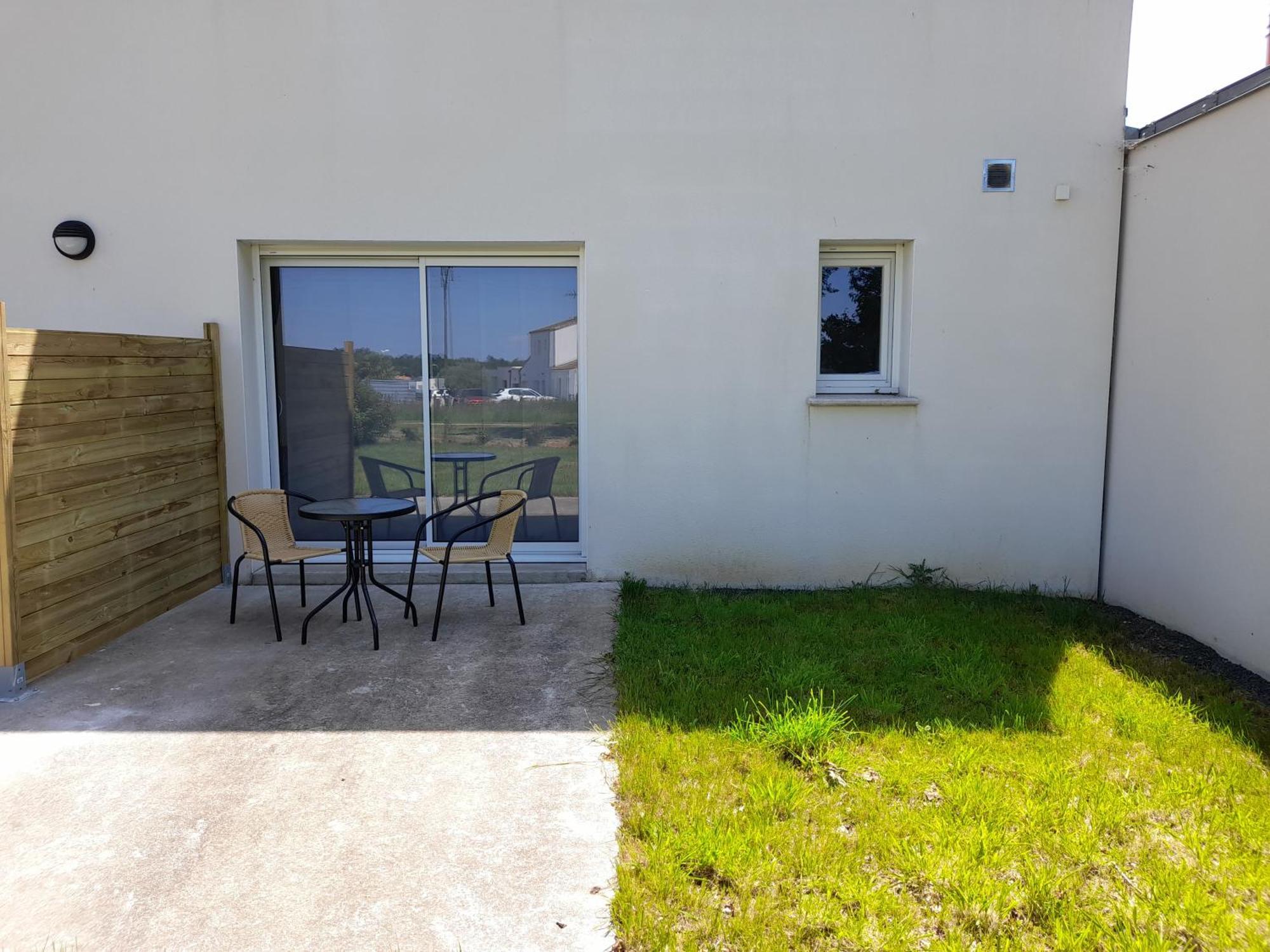 Studio Lumineux Avec Terrasse La Roche-sur-Yon Luaran gambar