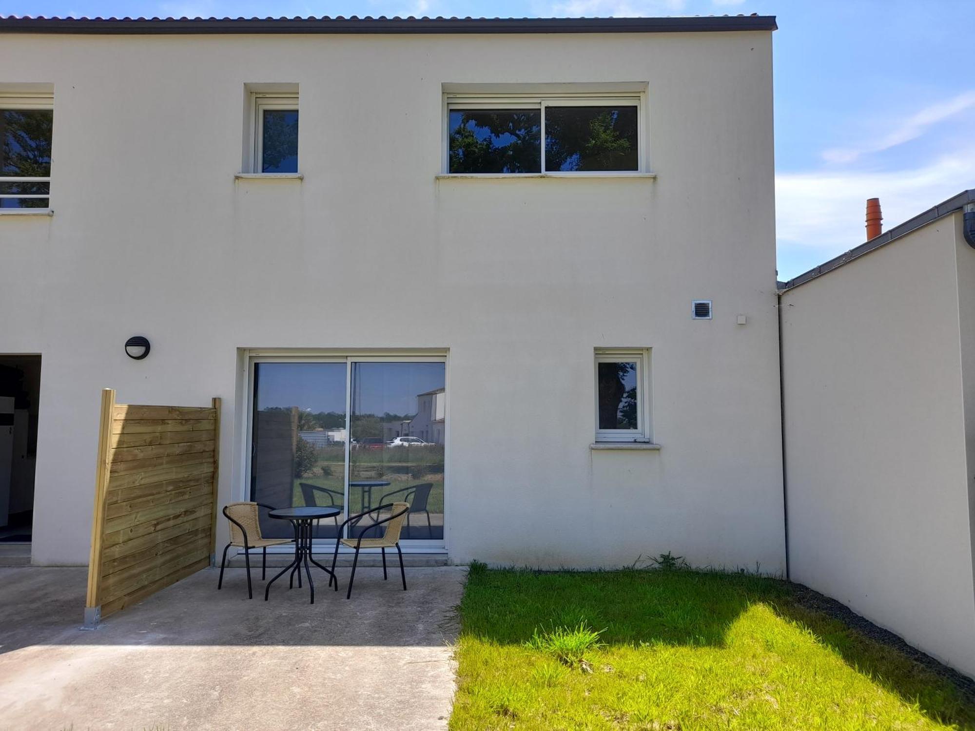Studio Lumineux Avec Terrasse La Roche-sur-Yon Luaran gambar