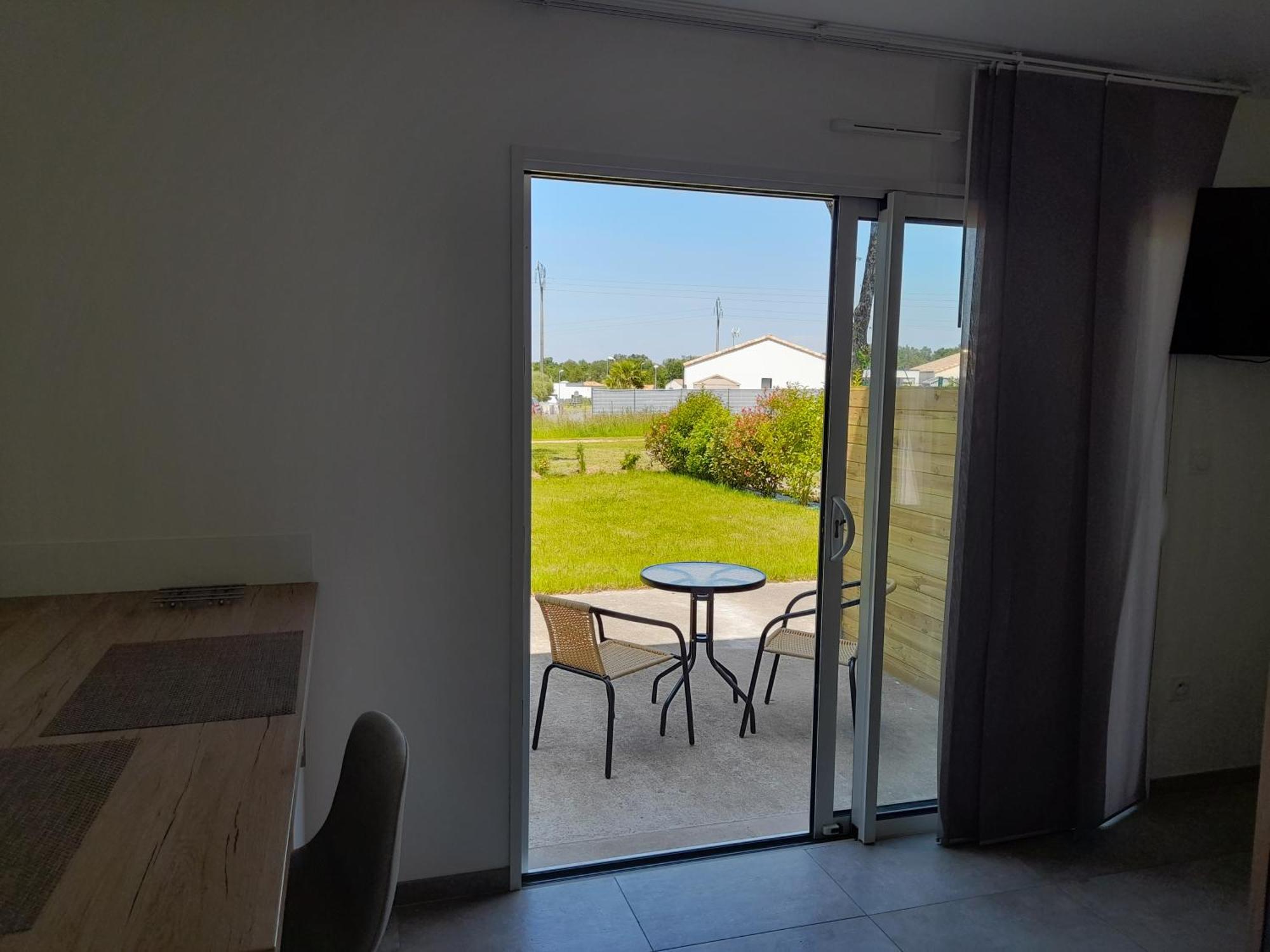Studio Lumineux Avec Terrasse La Roche-sur-Yon Luaran gambar